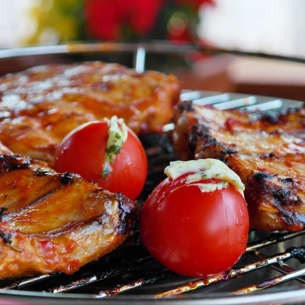 Grilled meat with cherry tomatoes